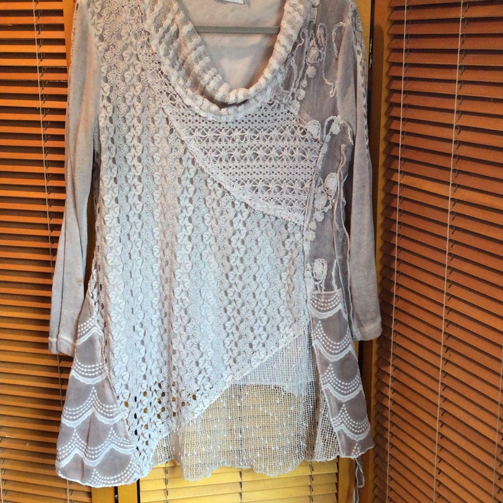 Simply Couture Women's beige Crochet & Lace Long-Sleeve Tunic